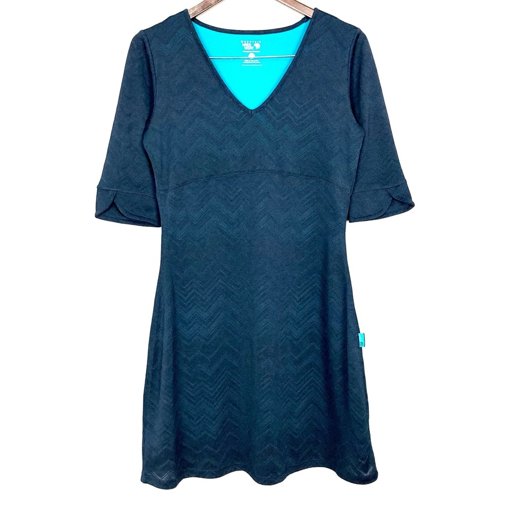 Mountain Hardwear Chevron Mesh Dress Women’s Sz M Athleisure Outdoor Fit & Flare